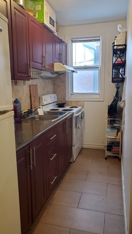 653 Bathurst Street - Photo 1