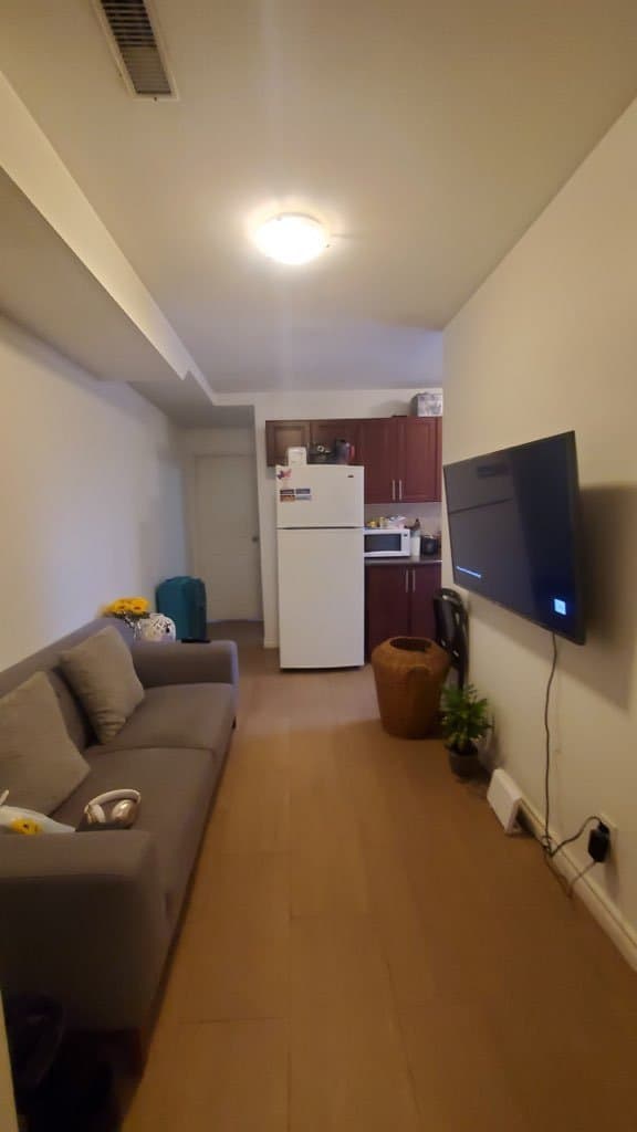 653 Bathurst Street - Photo 2