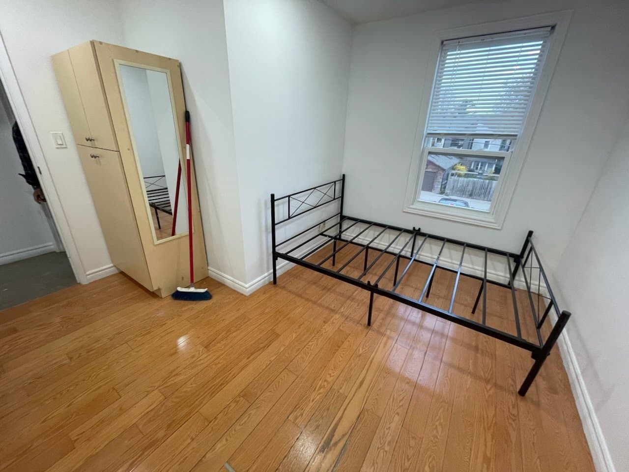 653 Bathurst Street - Photo 4