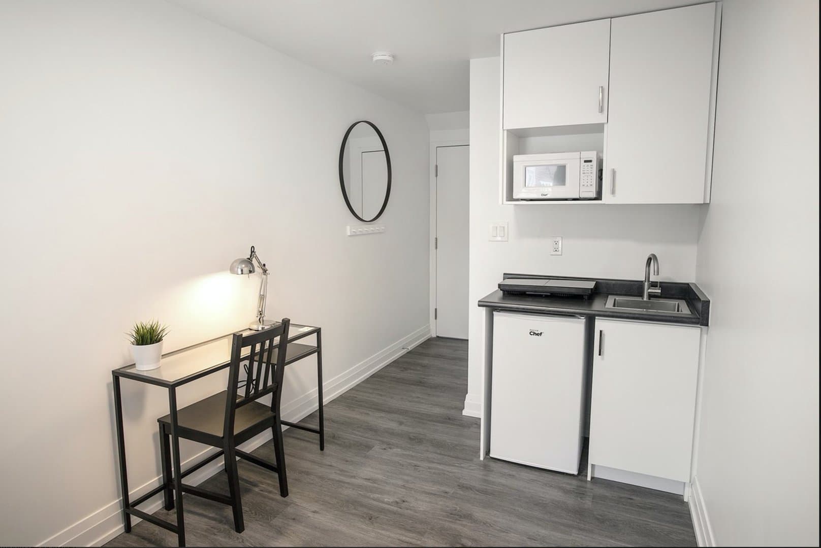 392 Berkeley Street - Photo 2