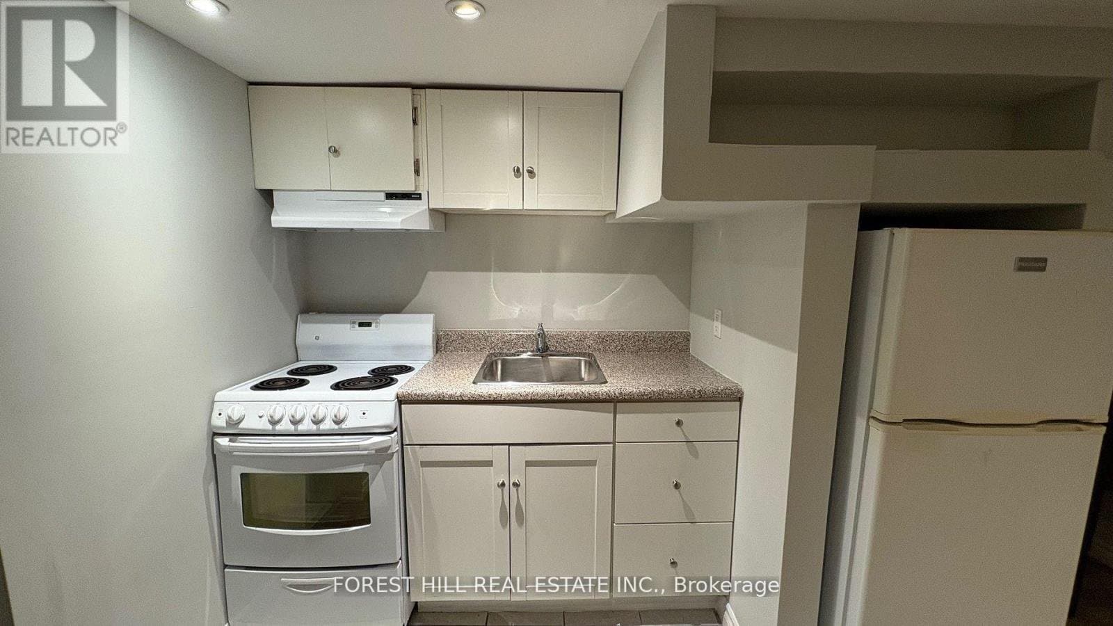 8 Poplar Plains Crescent - Photo 4