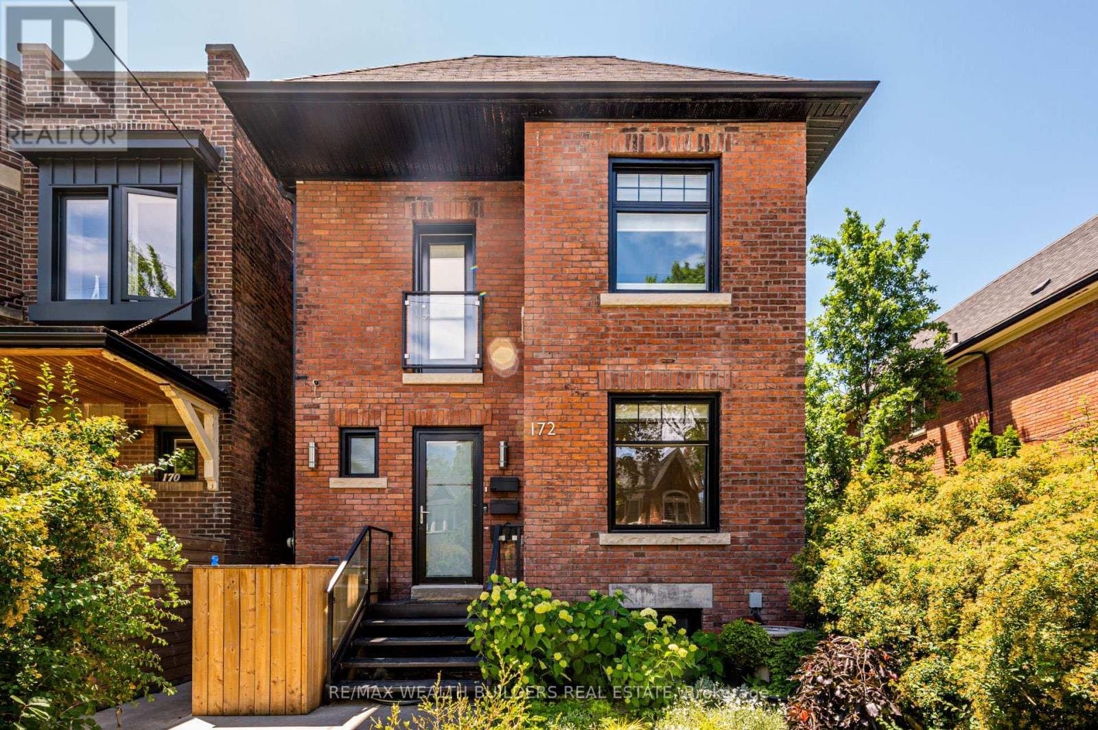 172 Indian Road Crescent - Photo 3