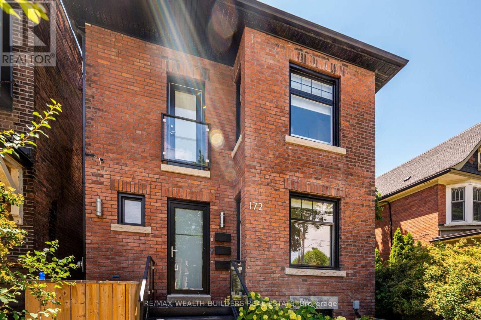 172 Indian Road Crescent - Photo 4