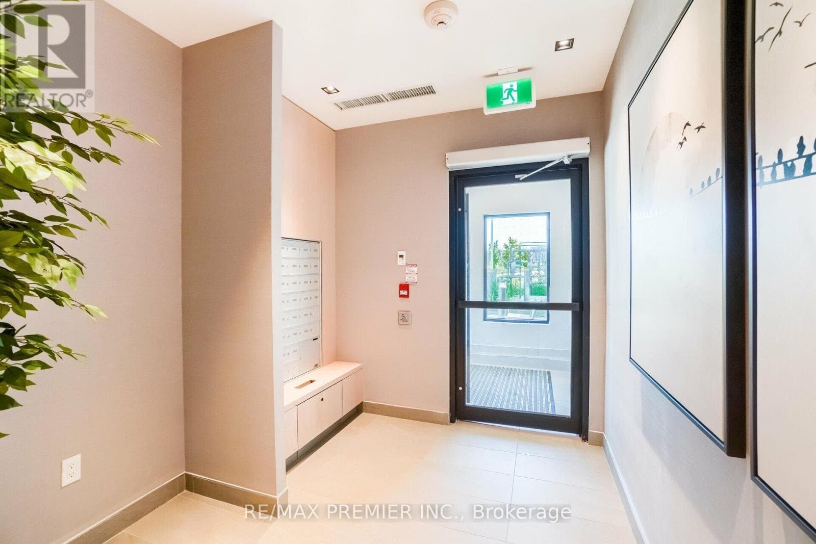 155 Downsview Park - Photo 4