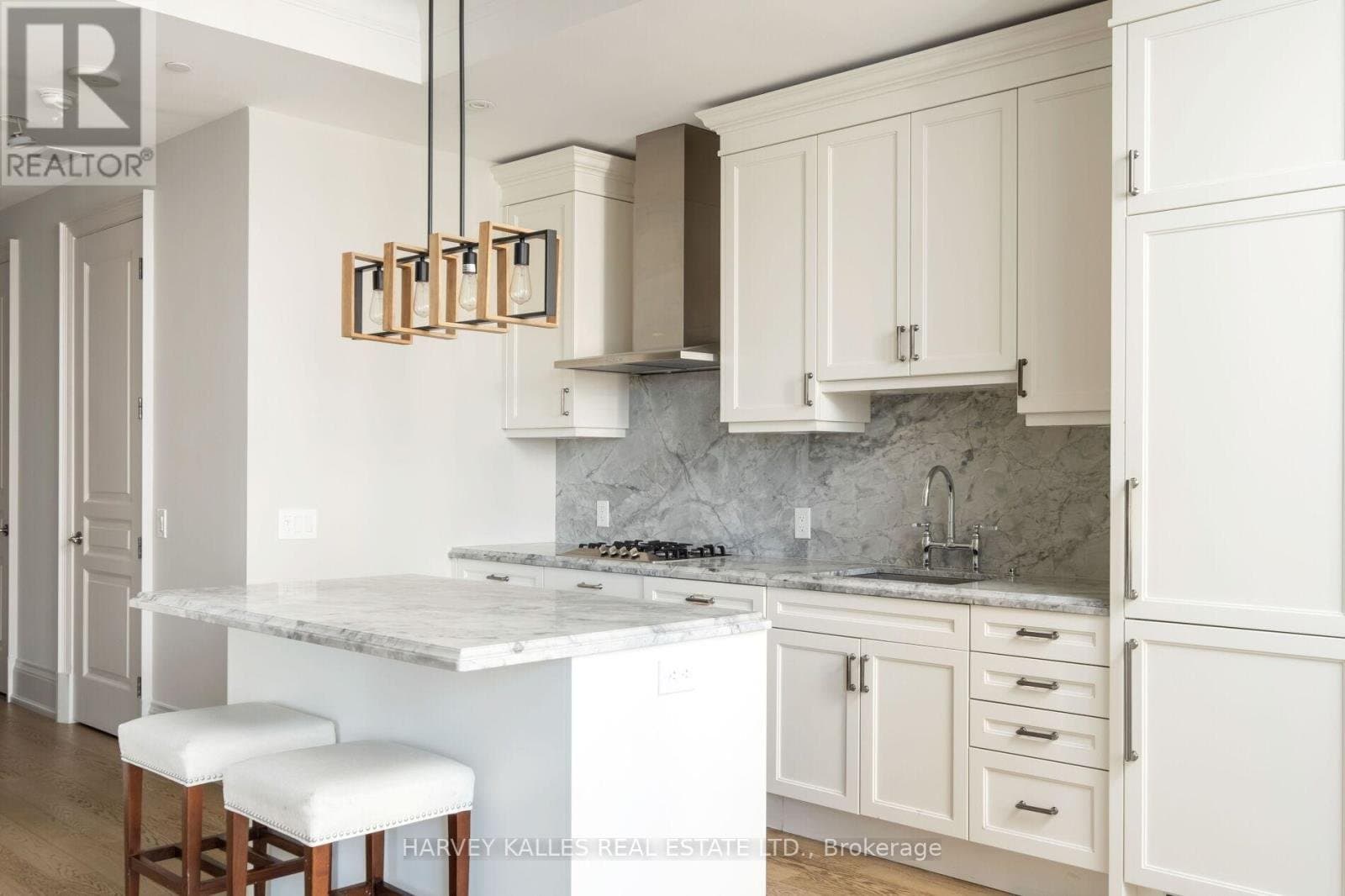 133 Hazelton Avenue - Photo 2
