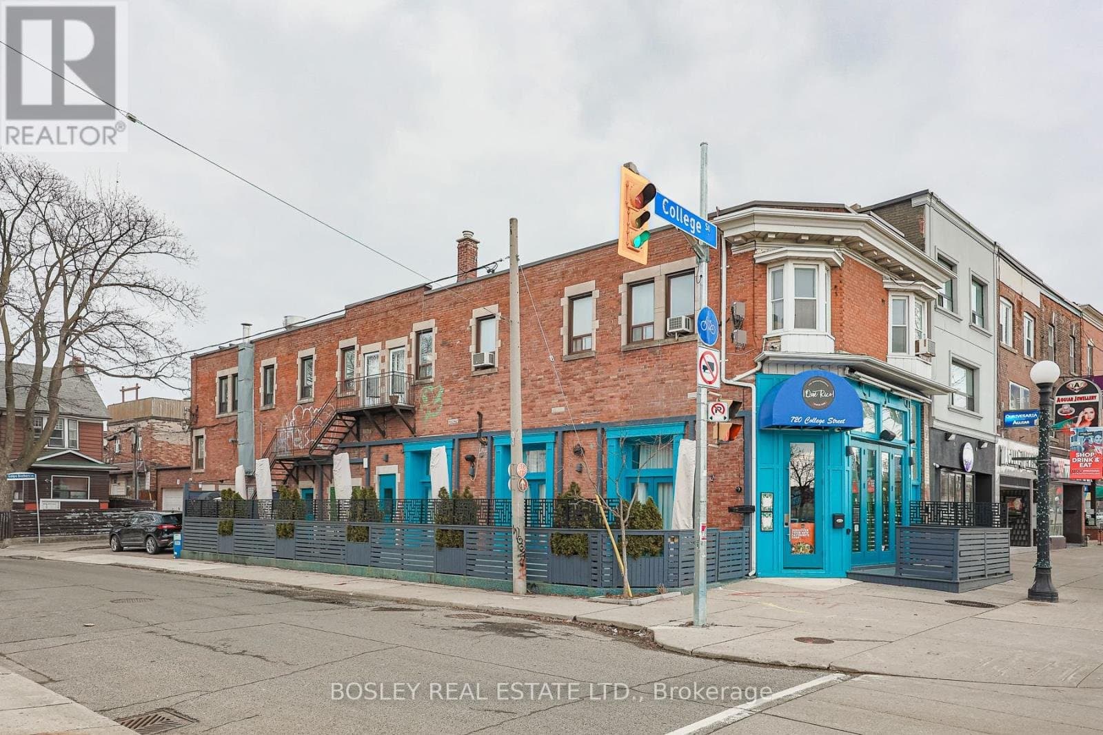 413 Crawford Street - Photo 2