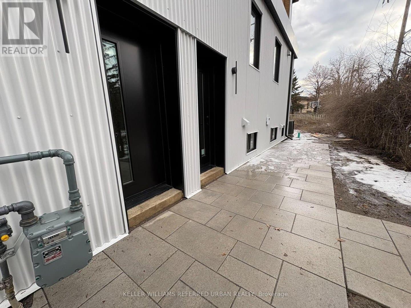 113 Almore Avenue - Photo 2