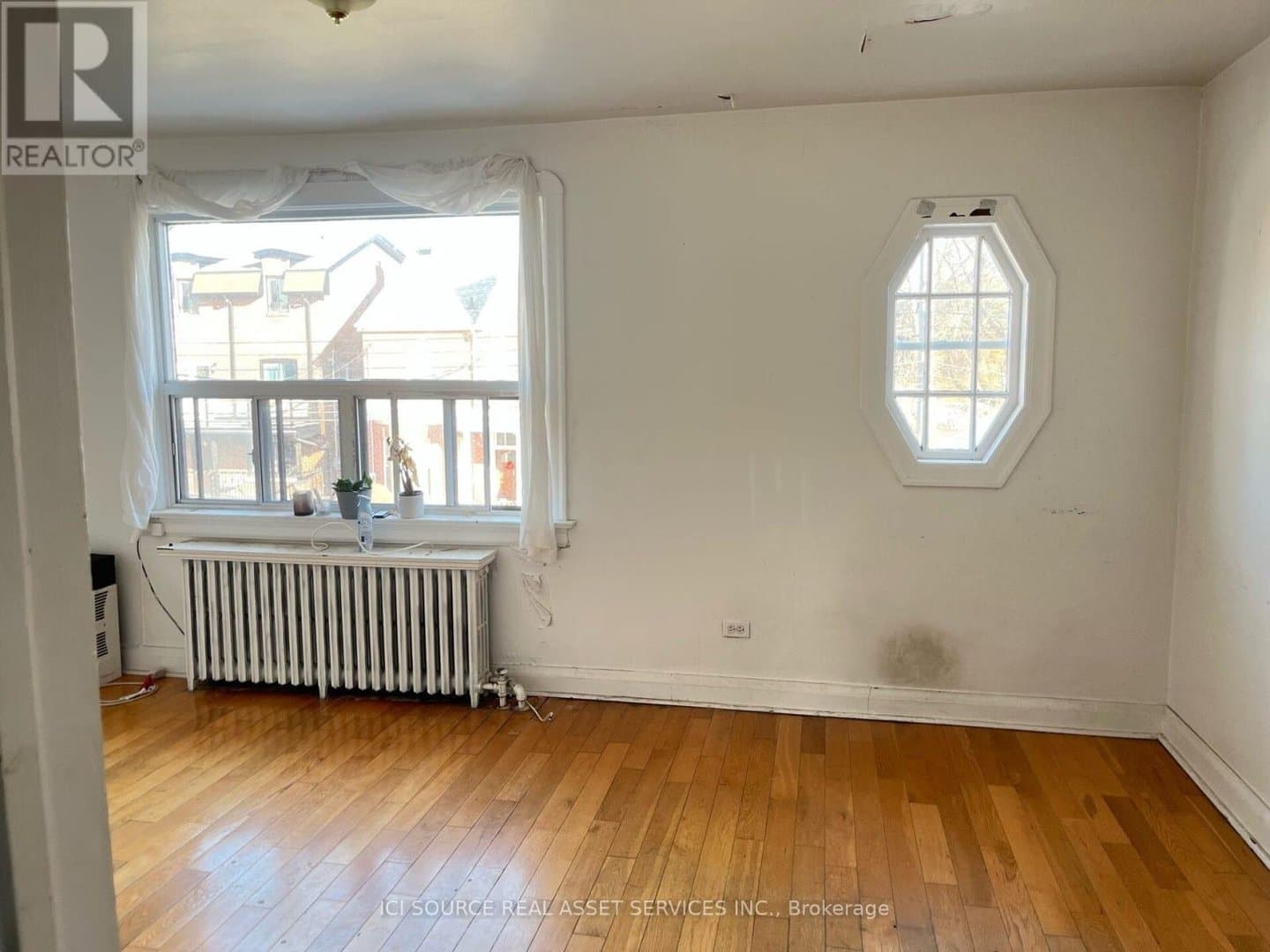56 Markham Street - Photo 2