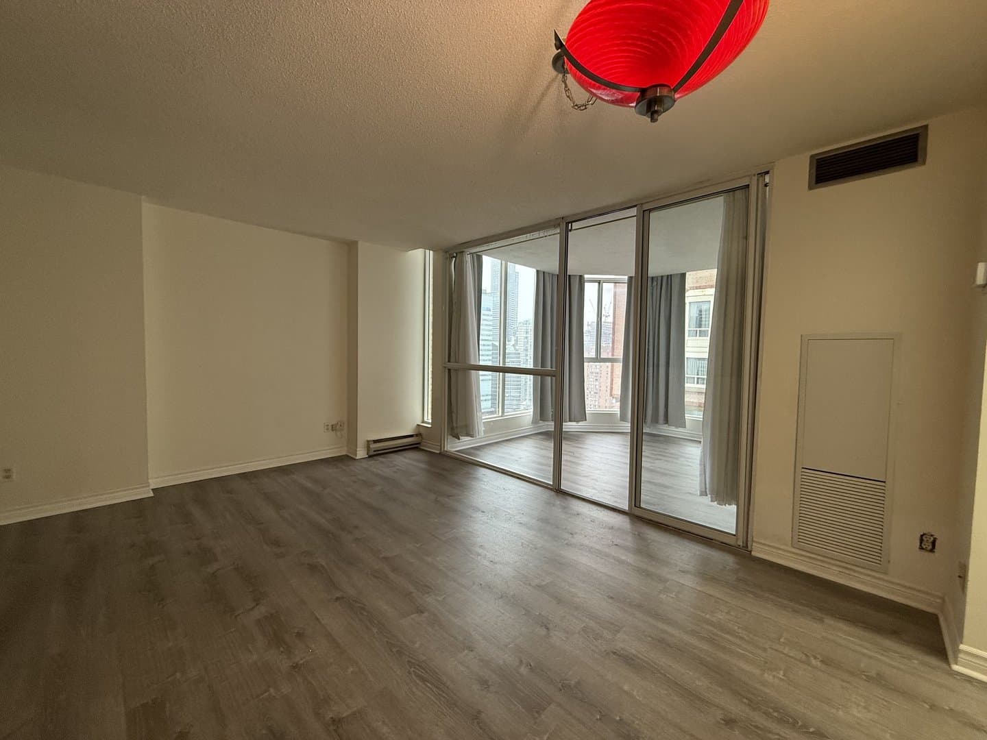 55 Centre Avenue - Photo 2