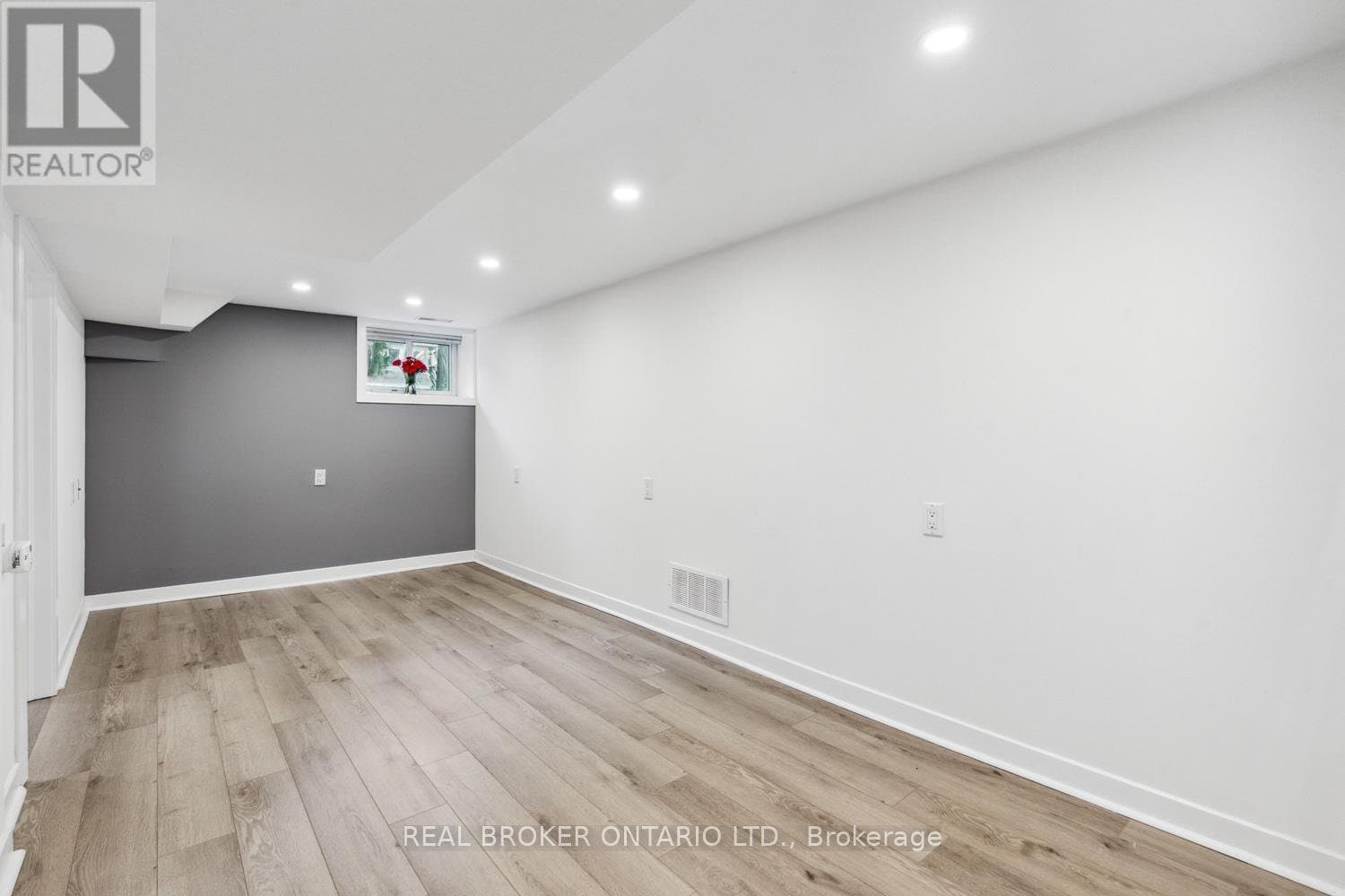 129 Oak Park Avenue - Photo 2