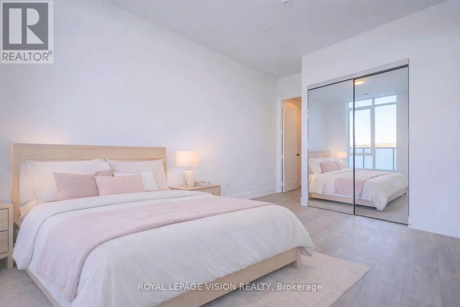 858 Dupont Street - Photo 4