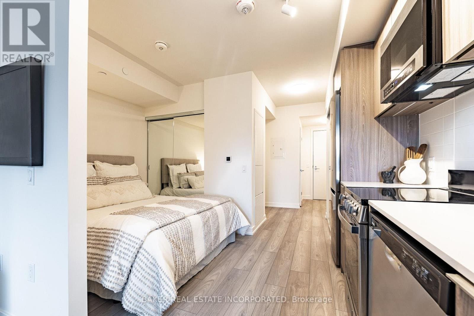 223 Redpath Avenue - Photo 2