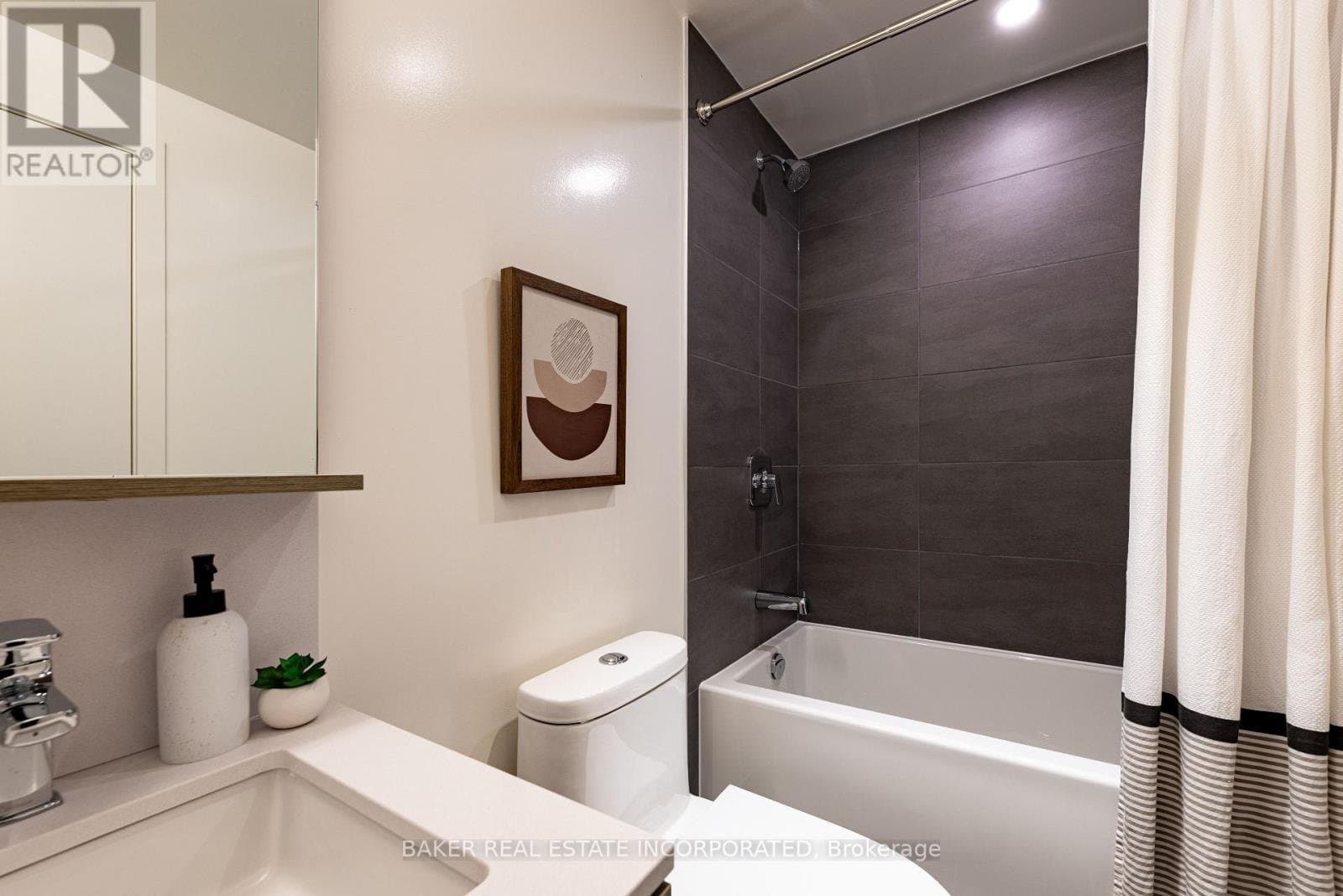 223 Redpath Avenue - Photo 4