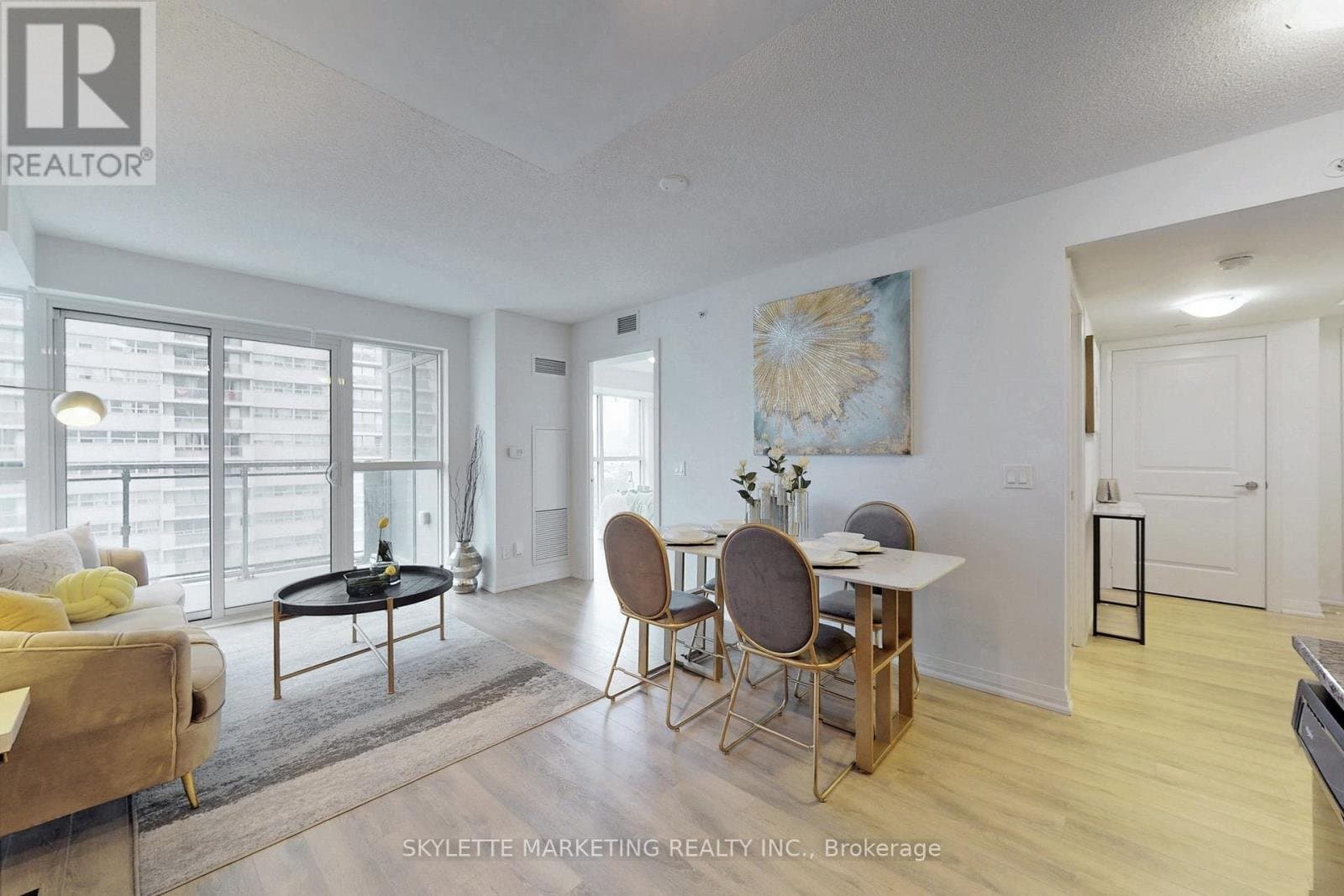 30 Meadowglen Place
