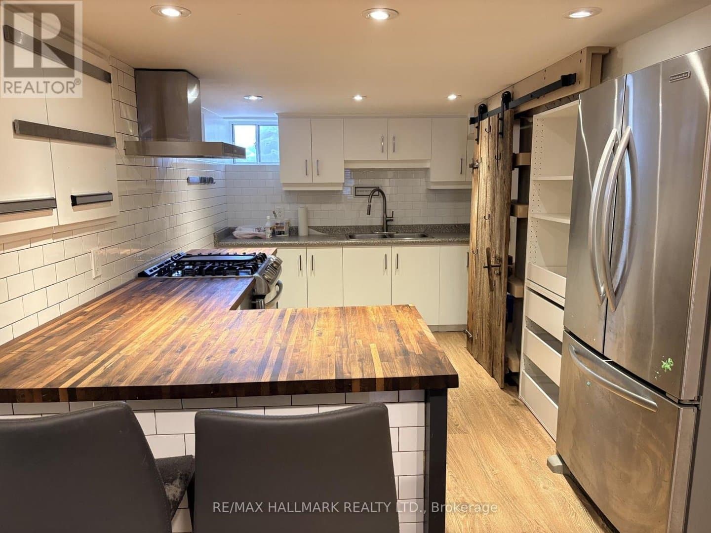 1381 Queen Street - Photo 3