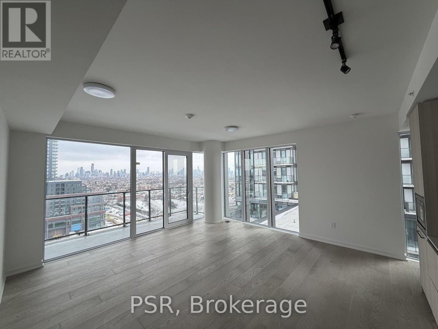 1285 Dupont Street - Photo 3