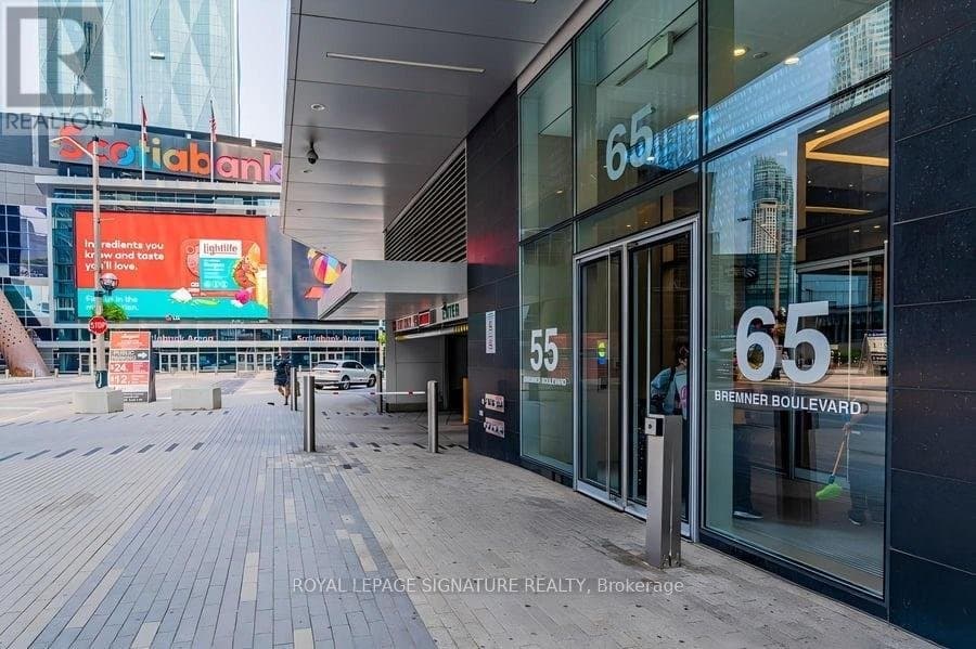 55 Bremner Boulevard - Photo 2