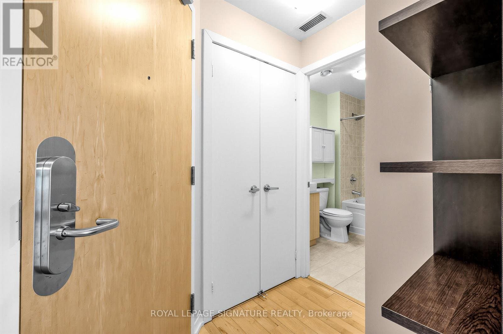 55 Bremner Boulevard - Photo 3
