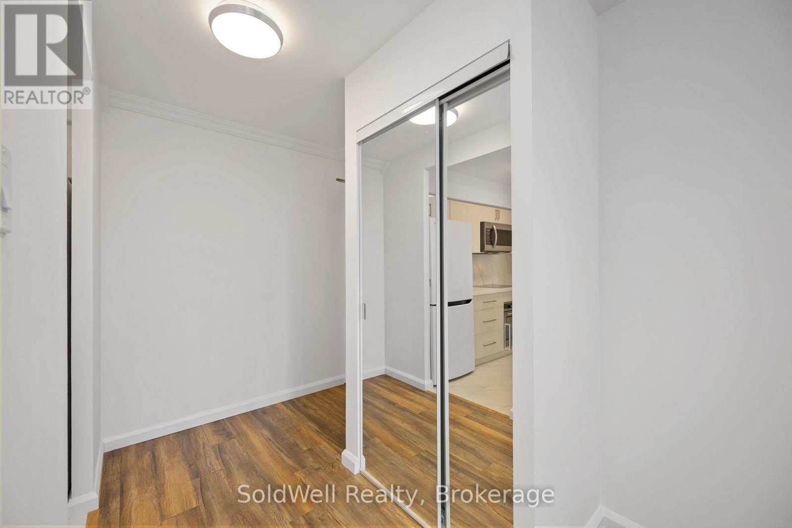 1055 Bay Street - Photo 2