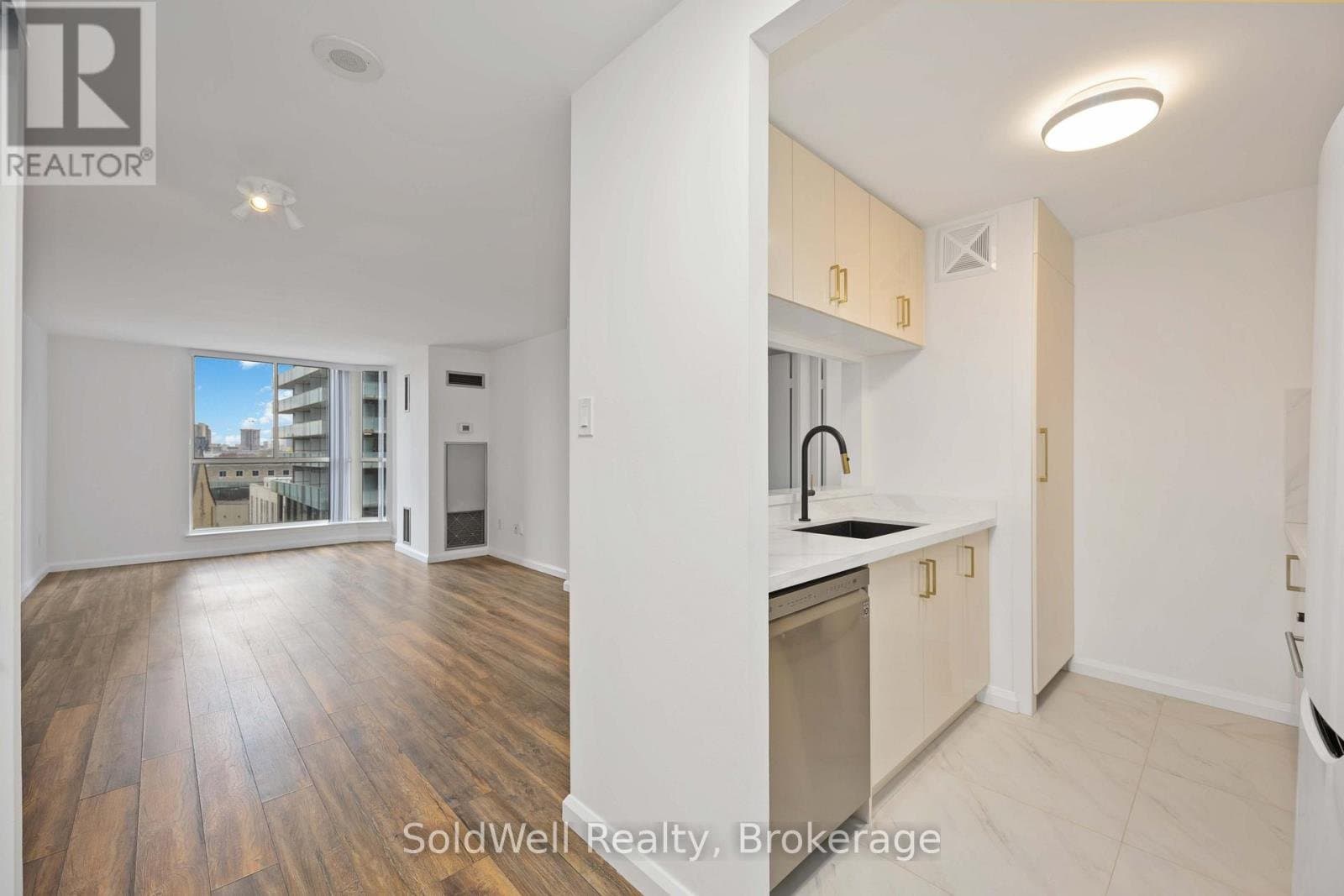 1055 Bay Street - Photo 3
