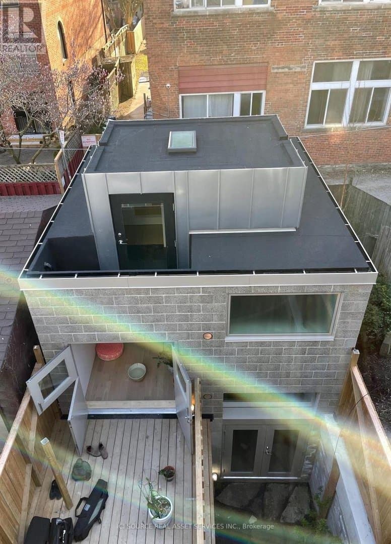 60 Beverley Street - Photo 1