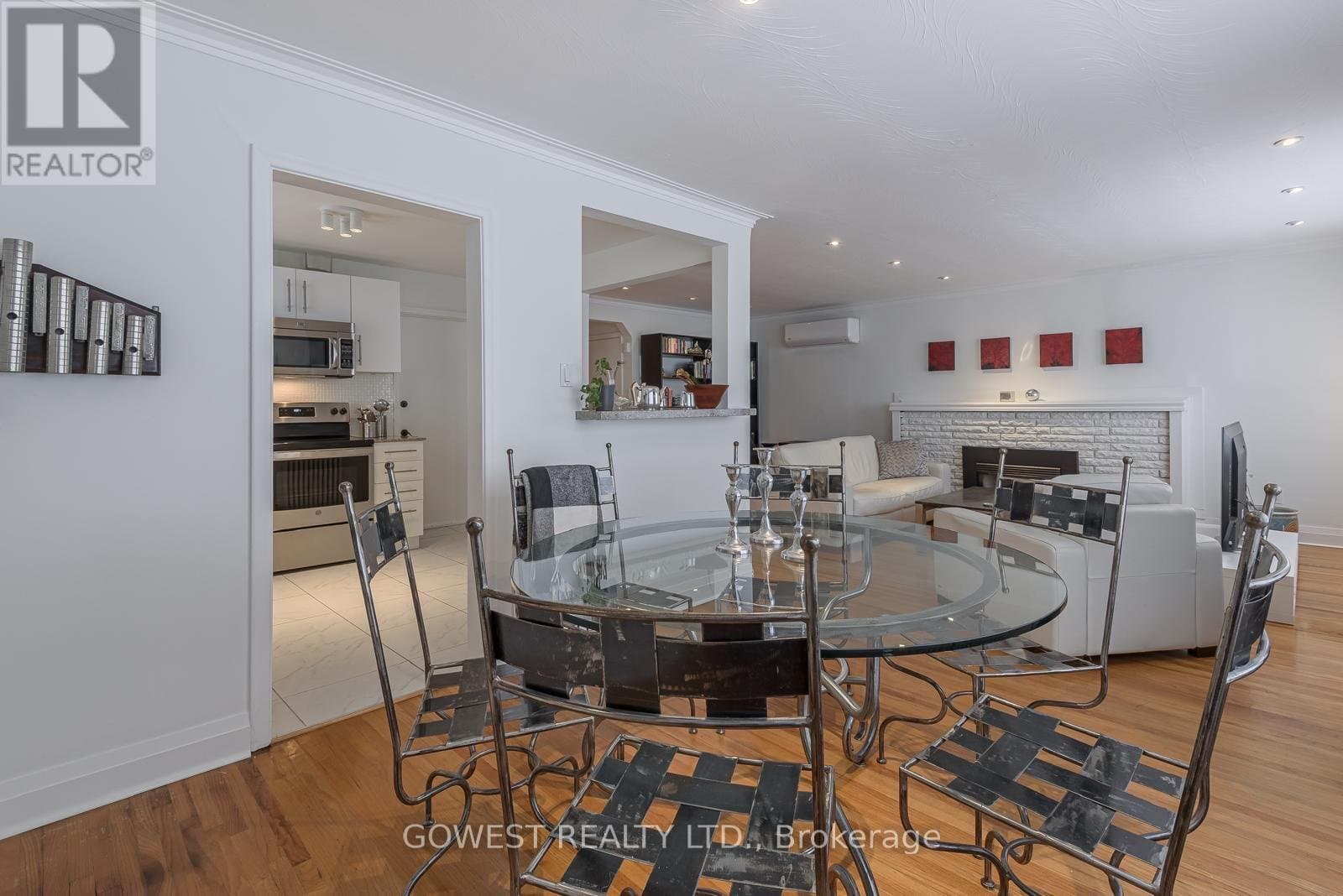 4613 Dundas Street - Photo 2