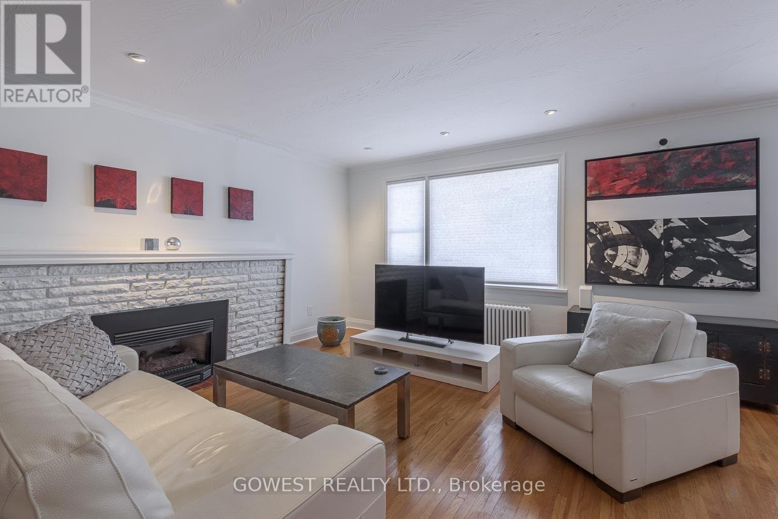4613 Dundas Street - Photo 3