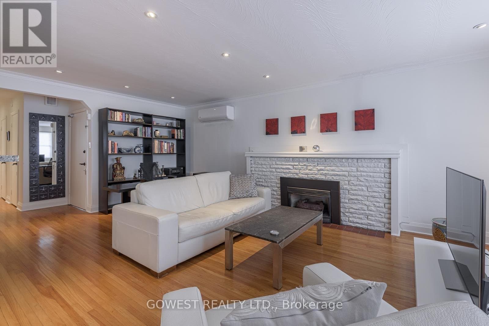 4613 Dundas Street - Photo 4