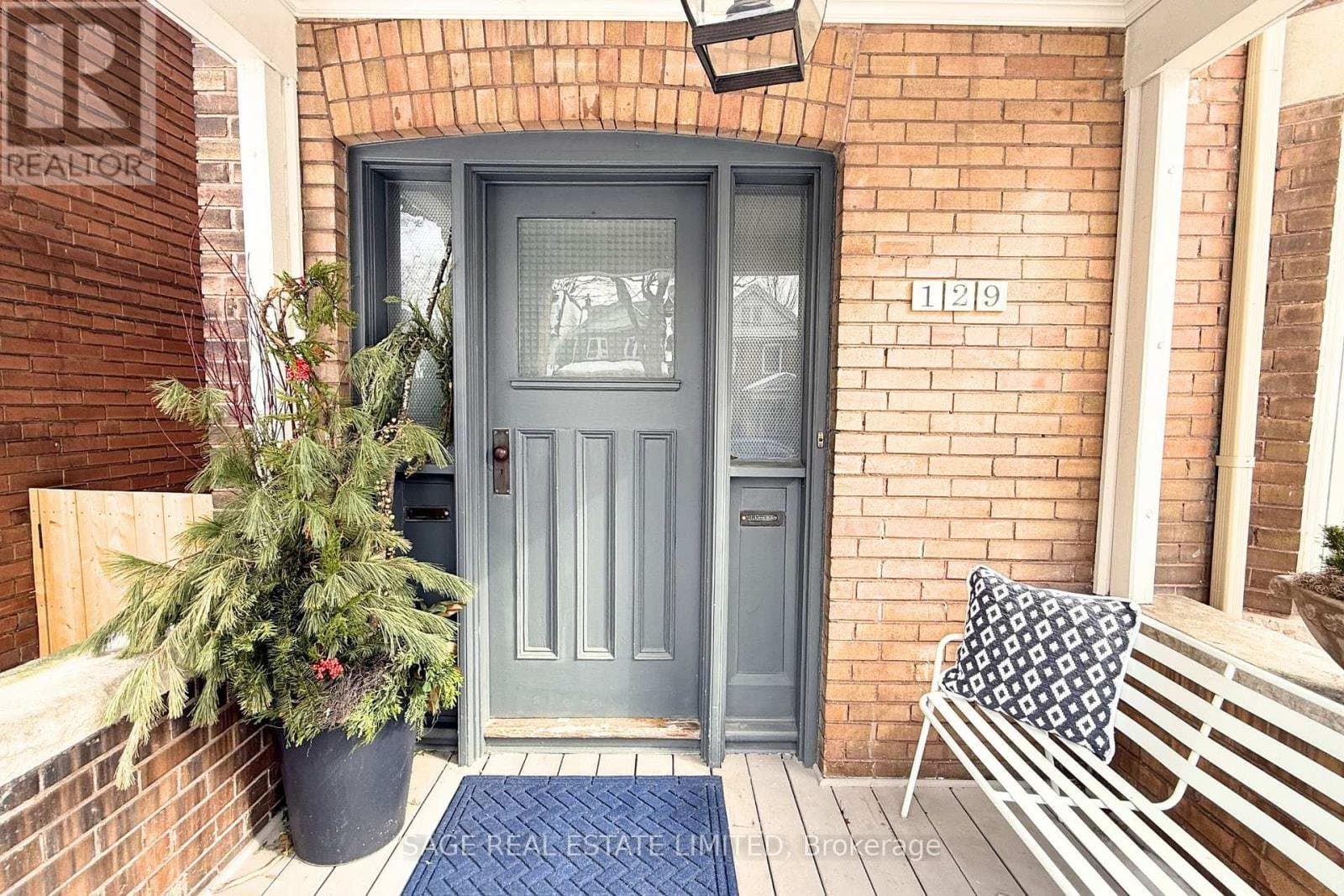 129 Gilmour Avenue - Photo 2