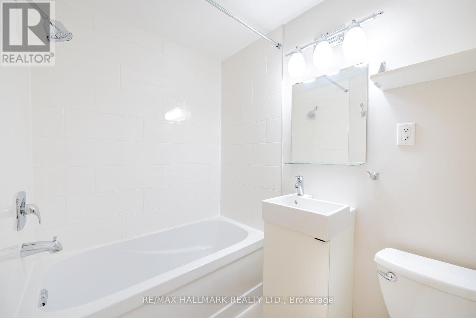 1041 St Clarens Avenue - Photo 4