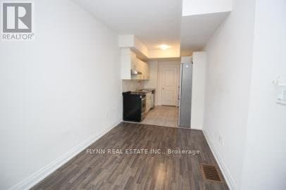 33 Creekbank Road