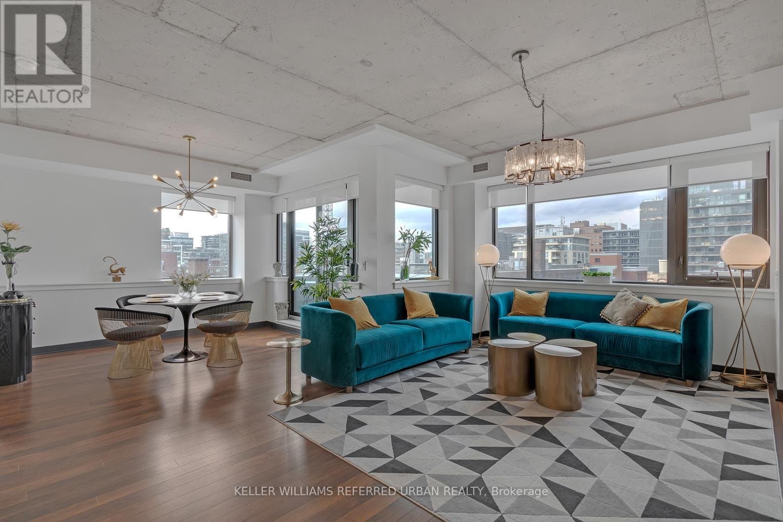 400 Wellington Street - Photo 2