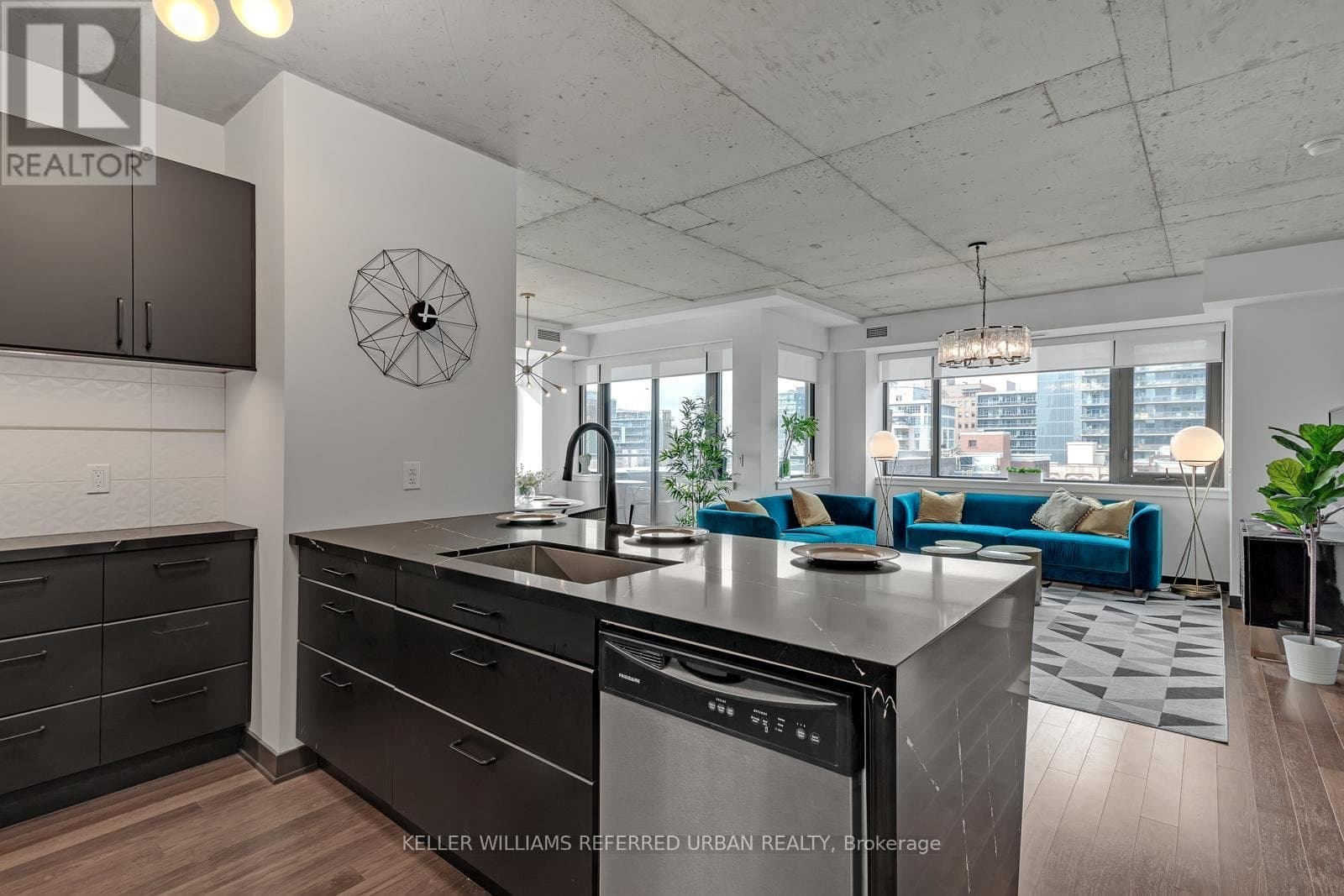400 Wellington Street - Photo 3