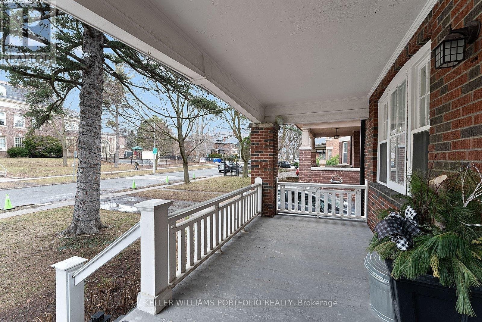 145 Glengrove Avenue - Photo 4