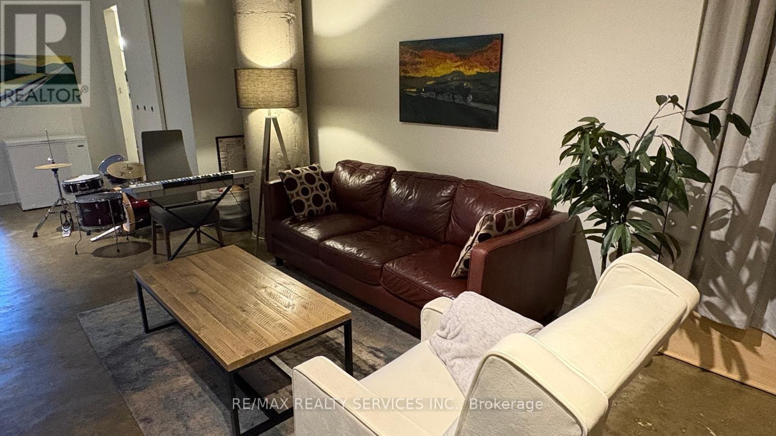 90 Sumach Street - Photo 4