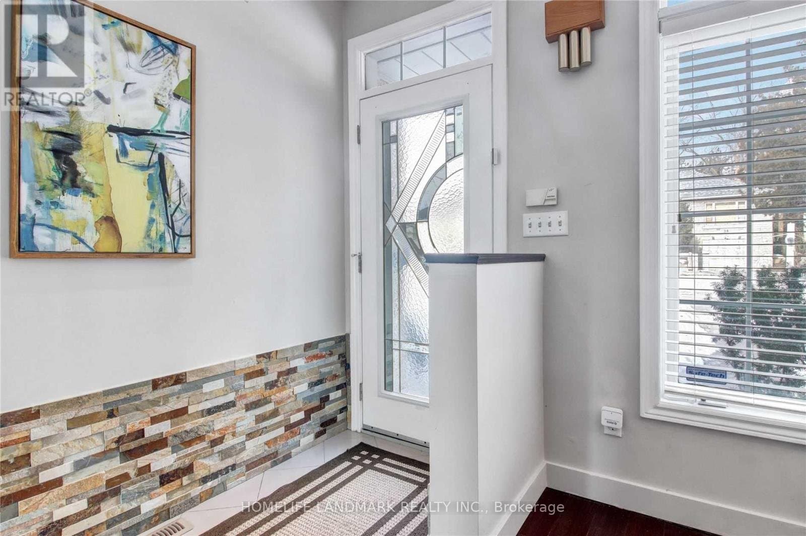 25 Hounslow Avenue - Photo 2