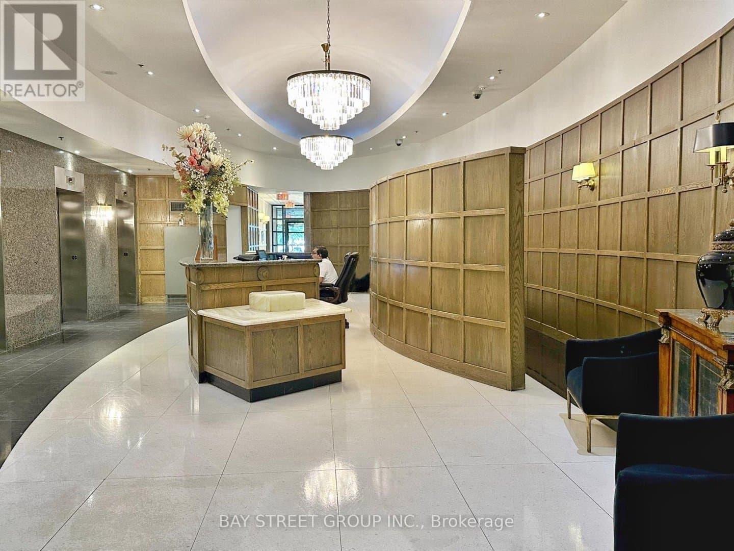 102 Bloor Street - Photo 4