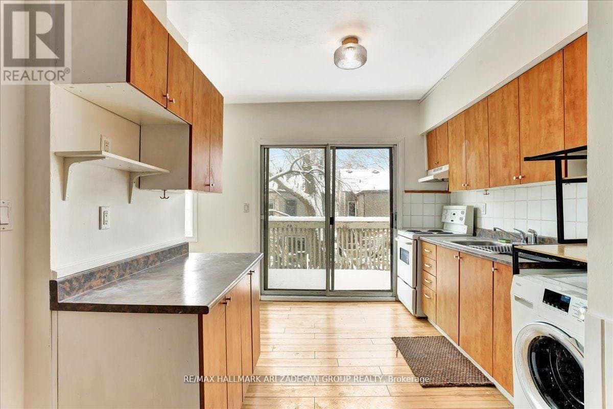 138 Booth Avenue - Photo 2