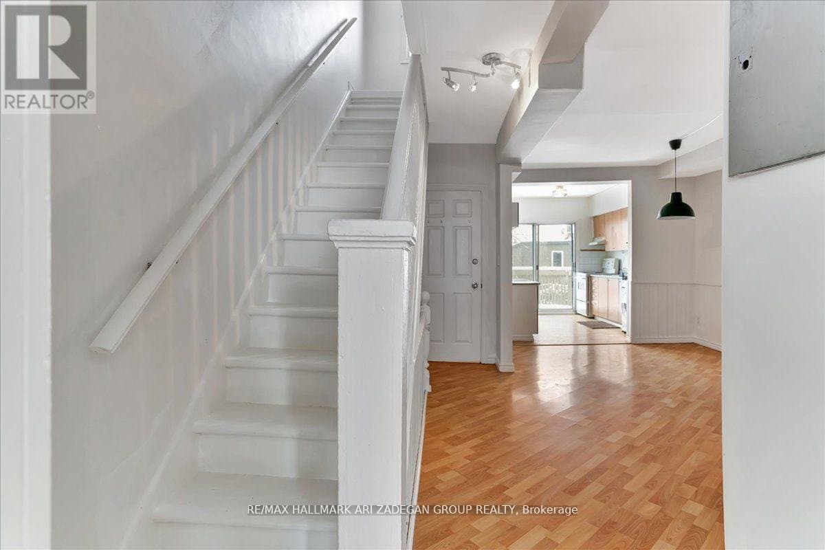138 Booth Avenue - Photo 3