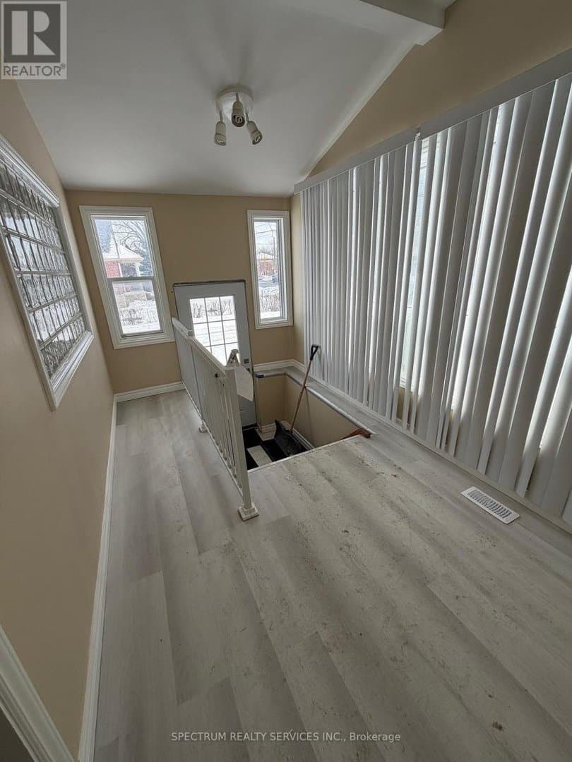 698 Sheppard Avenue - Photo 4