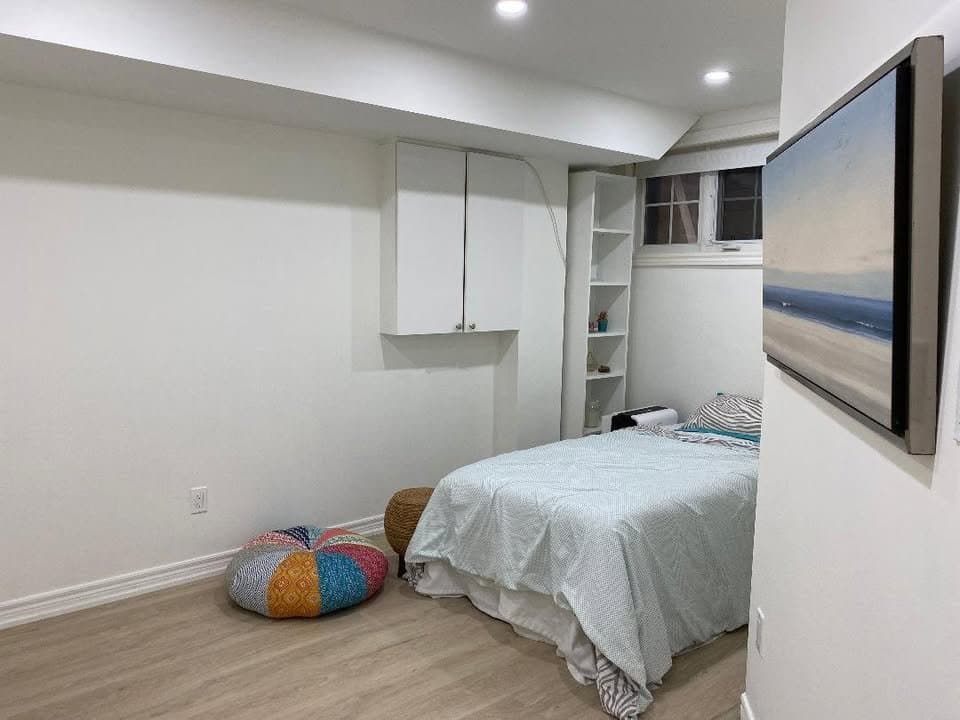 910 Saint Clarens Avenue - Photo 4