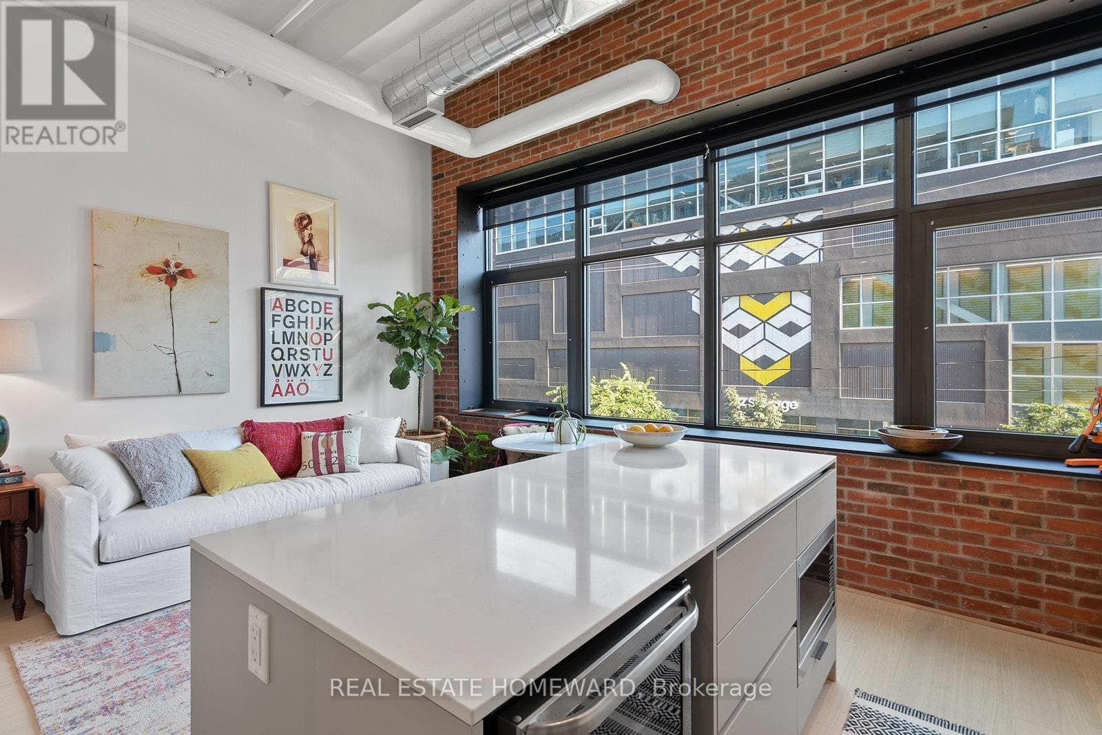 150 Logan Avenue - Photo 4