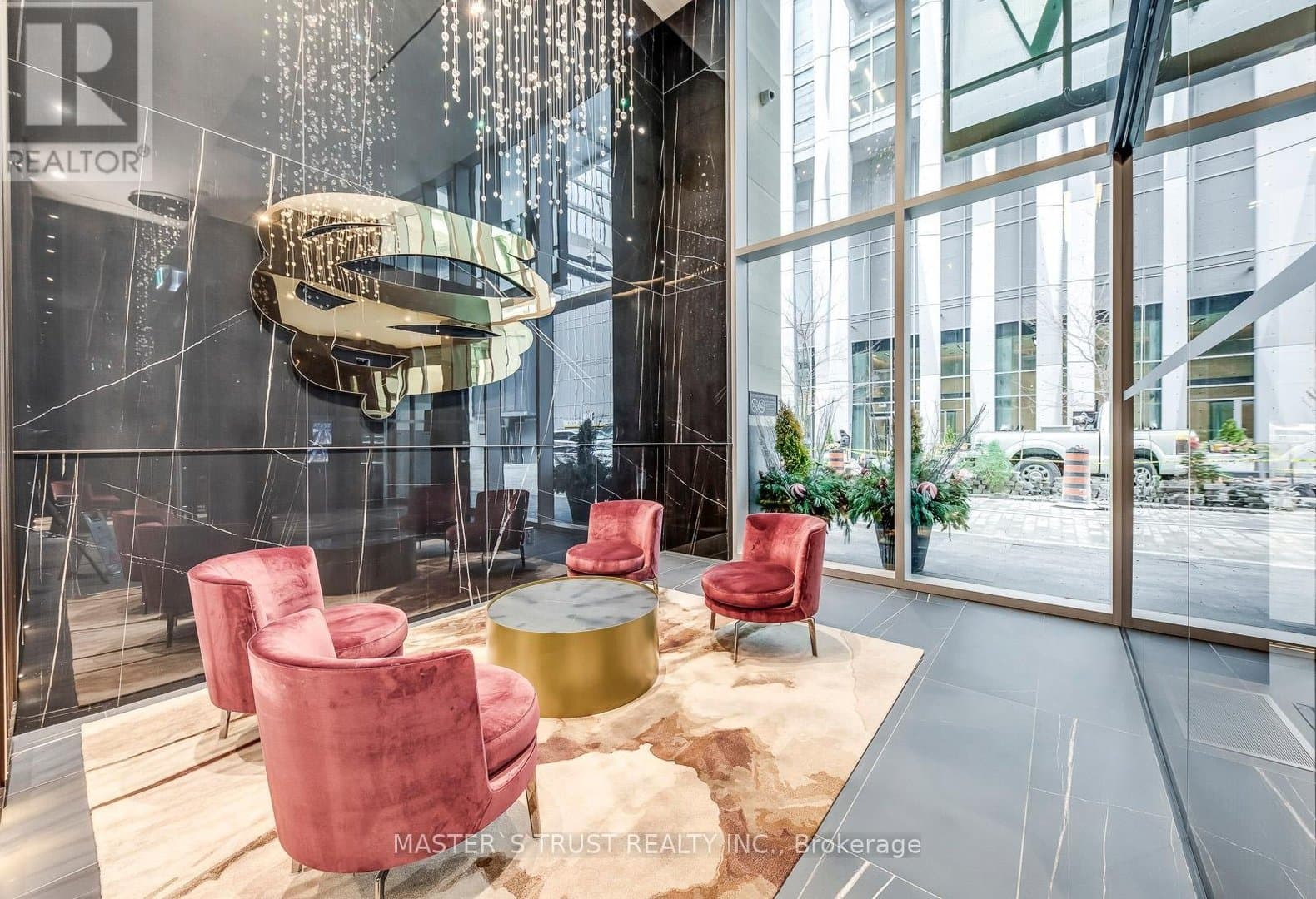 11 Yorkville Avenue - Photo 4