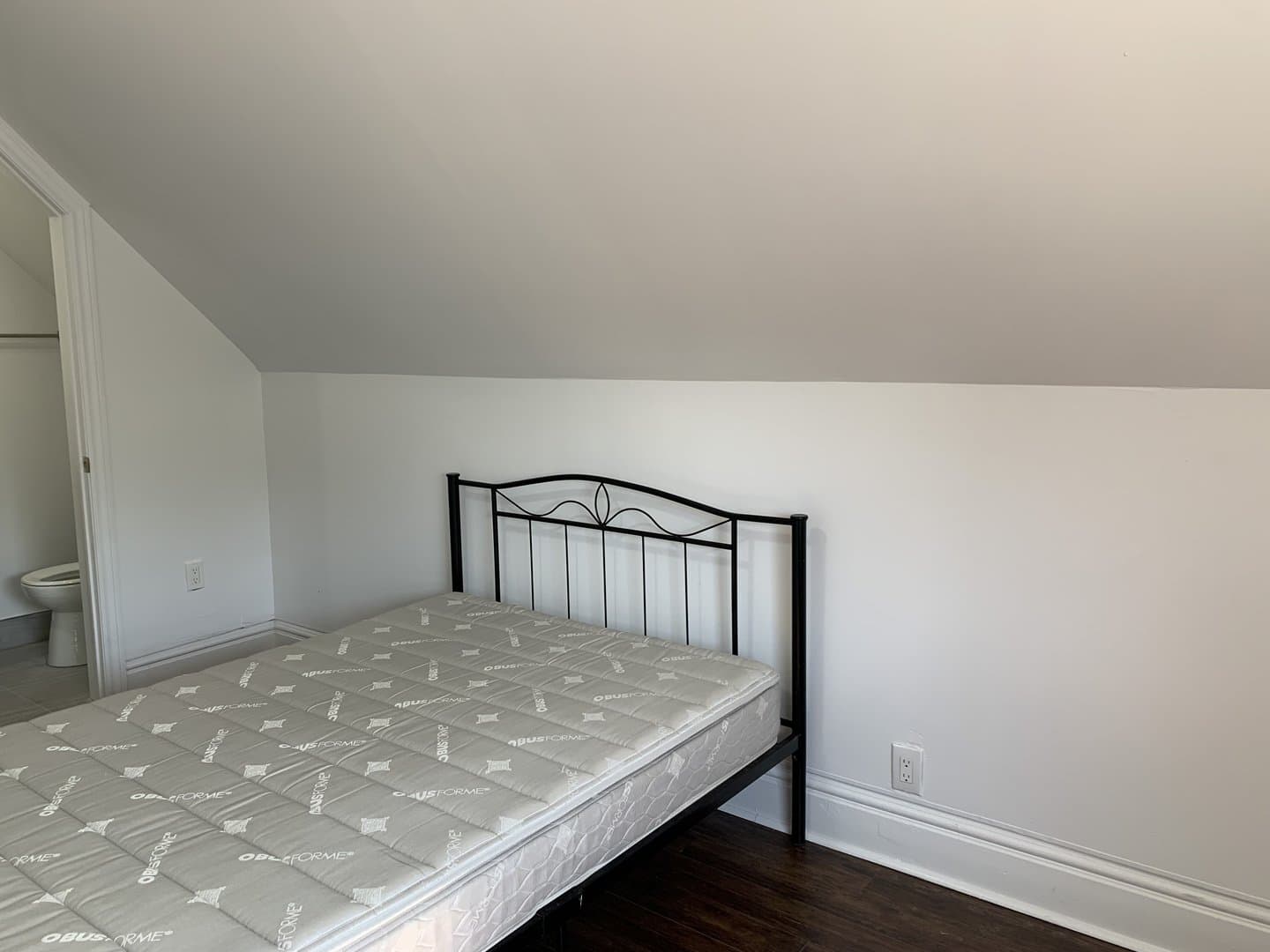 552 Lansdowne Avenue - Photo 2