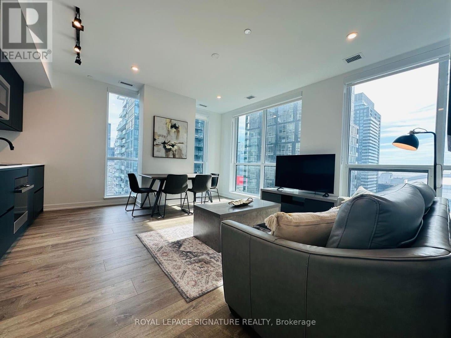 327 King Street - Photo 2