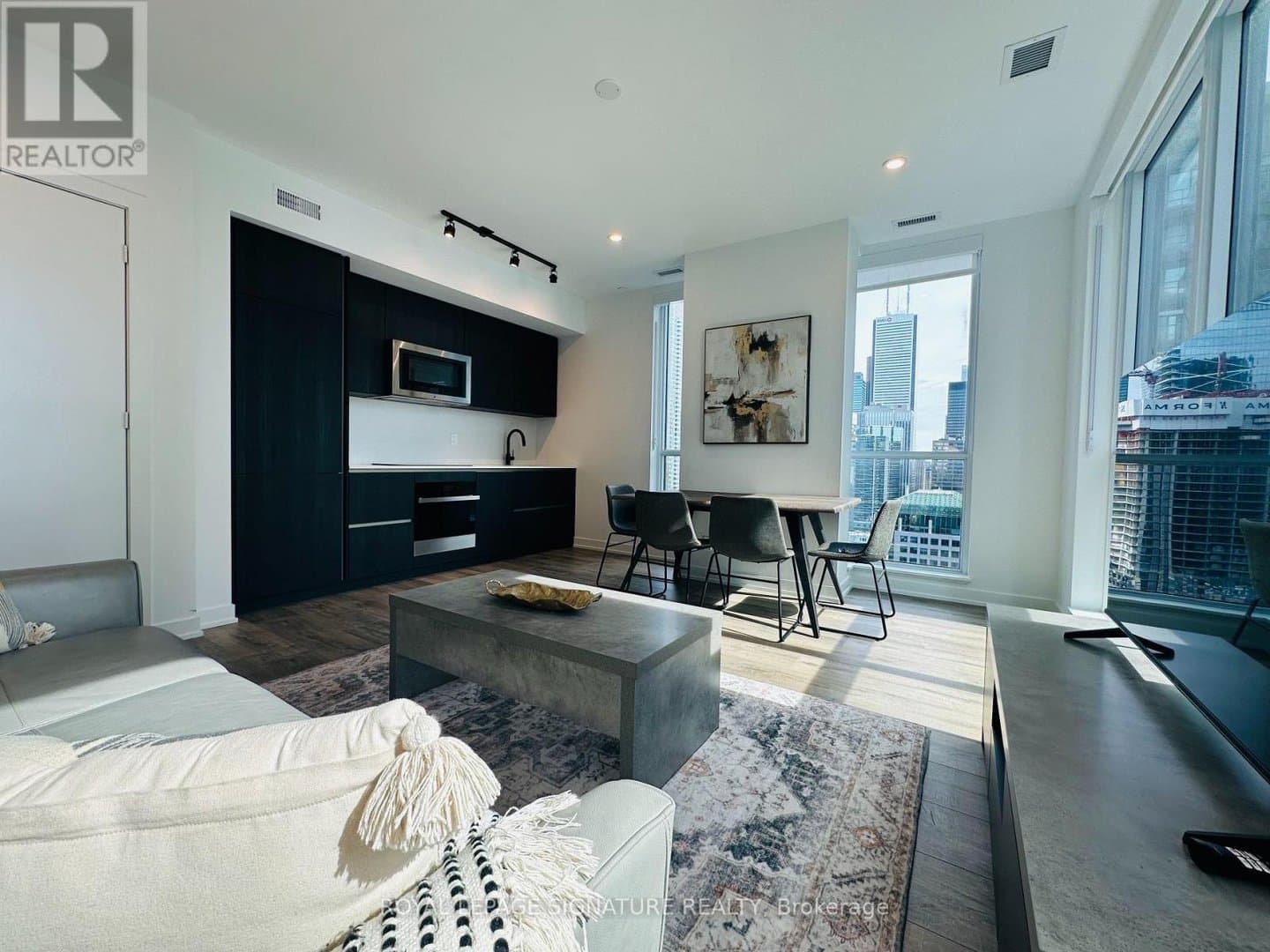 327 King Street - Photo 3