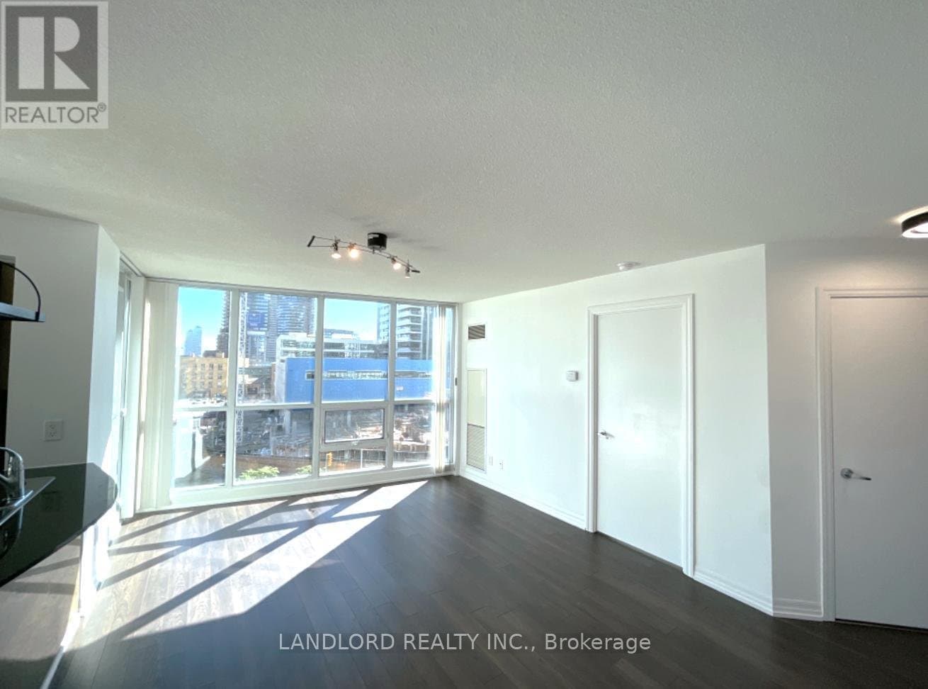 16 Yonge Street - Photo 2