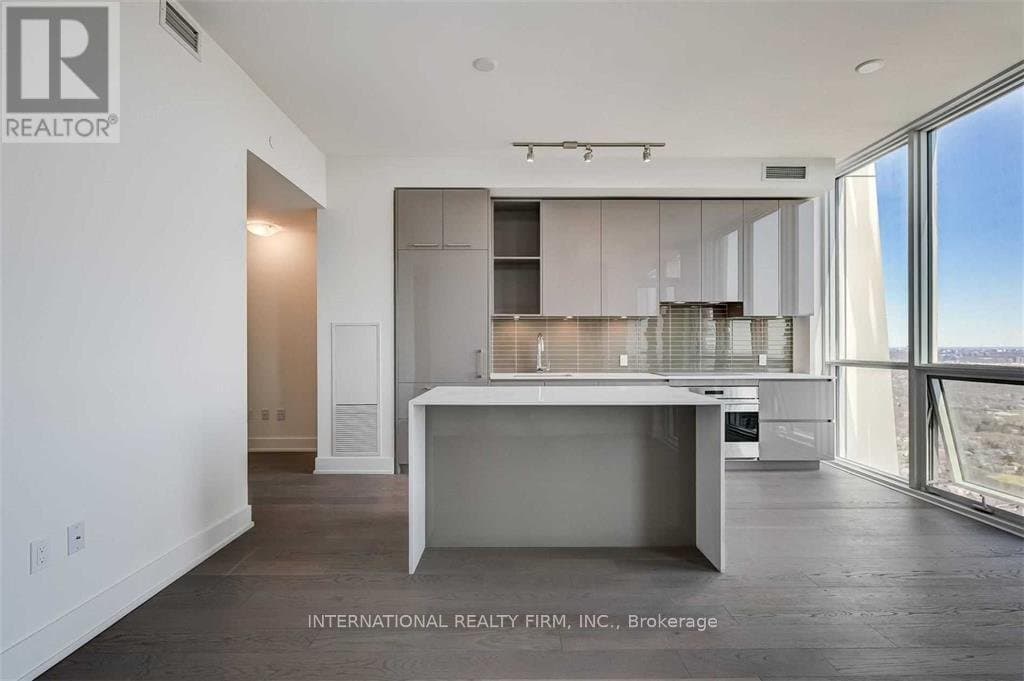 1 Yorkville Avenue - Photo 2