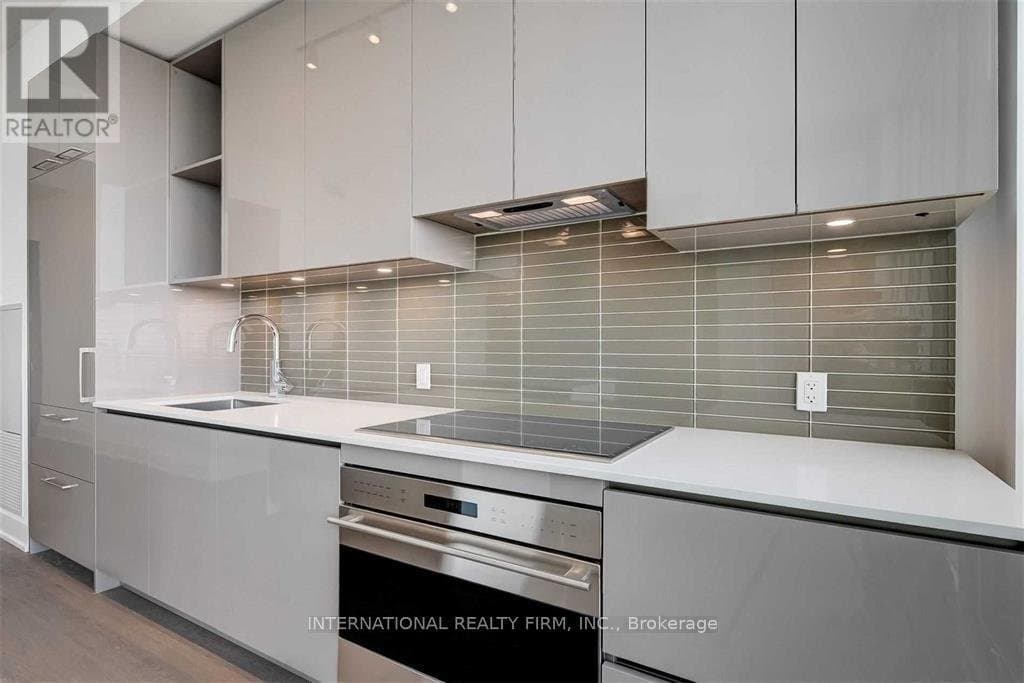 1 Yorkville Avenue - Photo 4