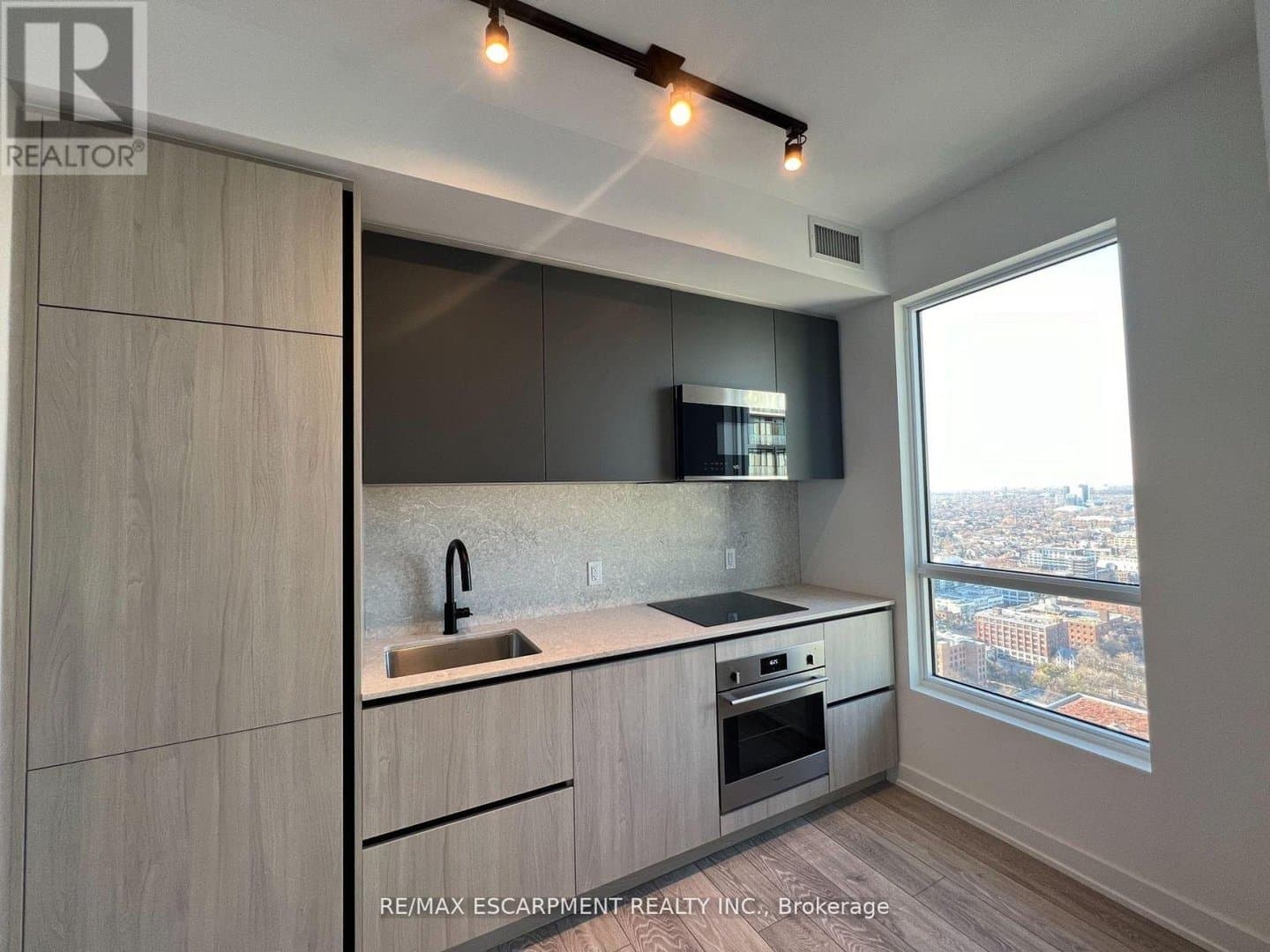 108 Peter Street - Photo 3